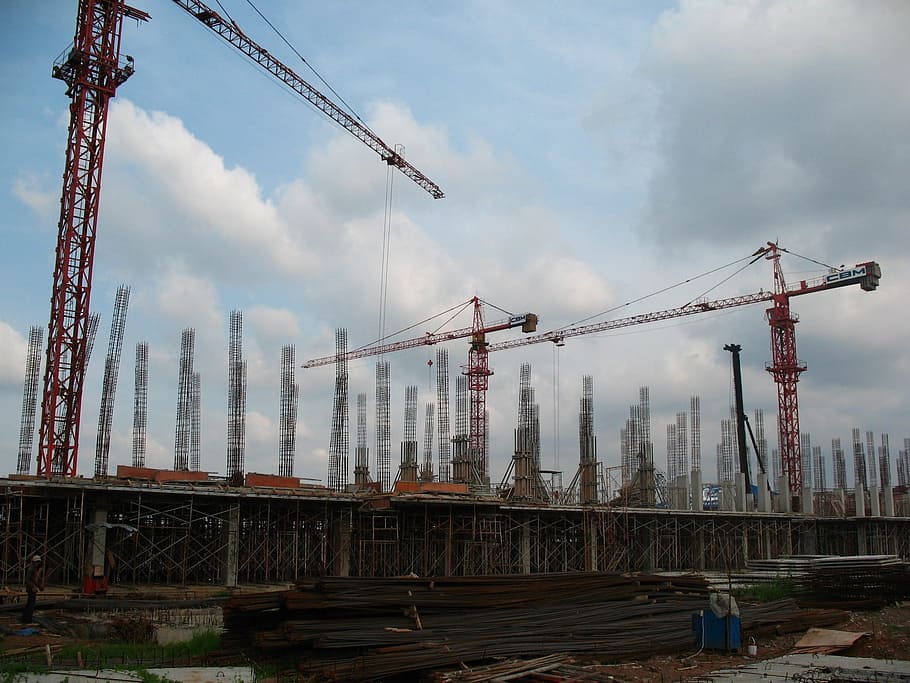 tres, grues, construcció, edifici, construir, indústria, desenvolupament, industrial, constructor, projecte, estructura, enginyeria, grua, bastida, bastides, arquitectura, contractista, acer, en construcció, inacabat, marc, concret, treball, progrés, progressar, industria de la construcció, lloc de construcció, grua - maquinària de construcció, construcció - activitat, estructura construïda, marc de construcció, cel, grua de torre, escena urbana, exterior de l'edifici, negocis, equipament, blau, desenvolupament d’habitatges, apartament, gratacels, creixement, arquitectura i edificis, transport de mercaderies, núvol - cel, dia, maquinària, pont, naturalesa, pont - estructura feta per l'home, vista d’angle baix, connexió, cap gent, transport, incomplet, viatjar, a l'aire lliure, equips de construcció, 720P
