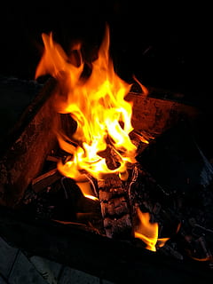api, api unggun, batubara, musim panas, kayu bakar, panas, percikan, suhu panas, api - fenomena alam, pembakaran, log, kayu, bahan kayu, bersinar, alam, warna oranye, tidak ada orang, merapatkan, gerakan, malam, tampilan sudut tinggi, paparan panjang, perapian, di luar rumah, 2K, CC0, domain publik, bebas royalti