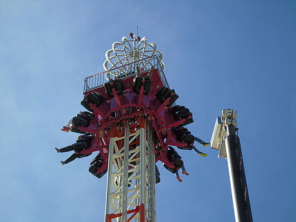 Spaß, Endspiel, Messe, Maschine, Ende, Spiel, Himmel, Adrenalin, Geschwindigkeit, Vergnügungspark, Freizeitpark Achterbahn, Bewegung, Achterbahn, Flachwinkelansicht, Kunst, Kultur und Unterhaltung, Tag, Natur, Freizeitbeschäftigung, Vergnügen, Kettenschaukelfahrt, echte Menschen, Metall, klarer Himmel, draußen, die Architektur, Spinnen, Aufregung, Blau, positive Emotionen, Rummelplatz, 5K, CC0, gemeinfrei, lizenzfrei
