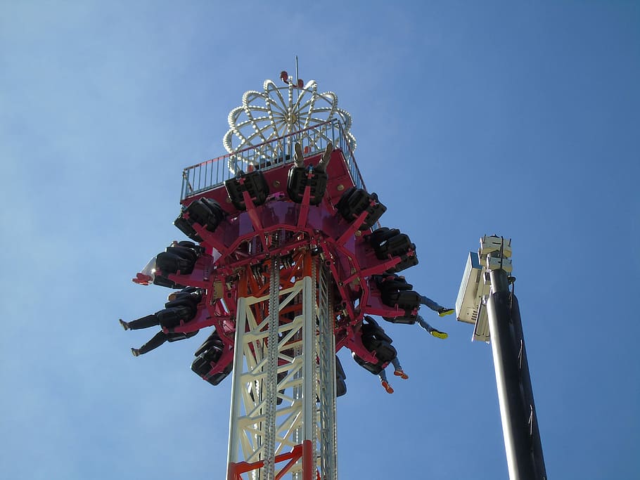 zábava, konec hry, veletrh, stroj, konec, hra, nebe, adrenalin, Rychlost, zábavní park, jízda zábavním parku, pohyb, horská dráha, nízký úhel pohledu, umělecká kultura a zábava, den, Příroda, volnočasové aktivity, zážitek, řetězová houpačka jízda, skutečných lidí, kov, čisté nebe, venku, architektura, předení, vzrušení, modrý, pozitivní emoce, výstaviště, 5K