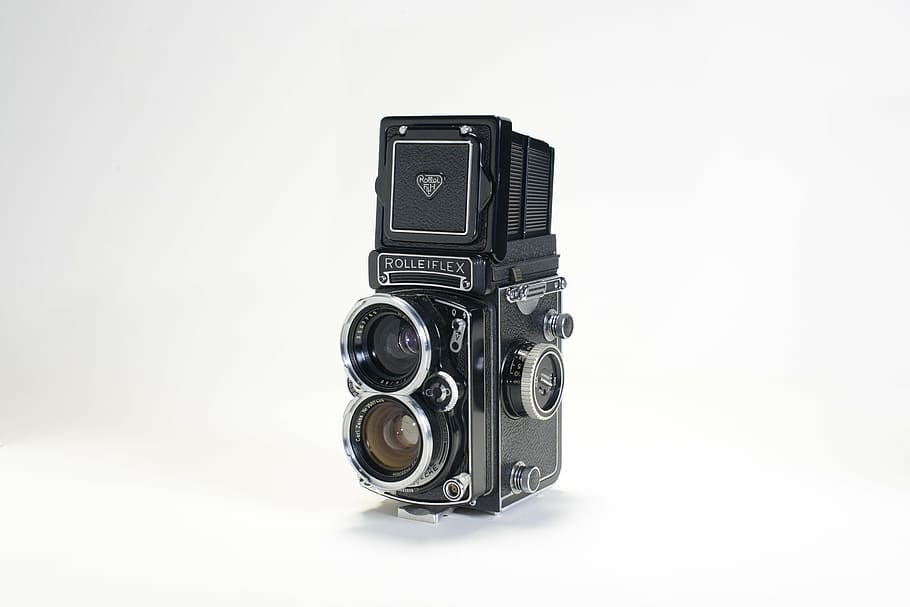 Černá, šedá, Fotoaparát, bílý, povrch, vinobraní, starověké, fotografická témata, technologie, fotoaparát - fotografické vybavení, studio shot, bílé pozadí, jeden objekt, vystříhnout, uvnitř, objektiv - optický přístroj, kopie prostor, retro stylu, nikdo, fotografické vybavení, jednoduchost, starý, aktivita, filmový průmysl, umělecká kultura a zábava, antický, digitální fotoaparát, natáčení, domácí videokamera, 5K