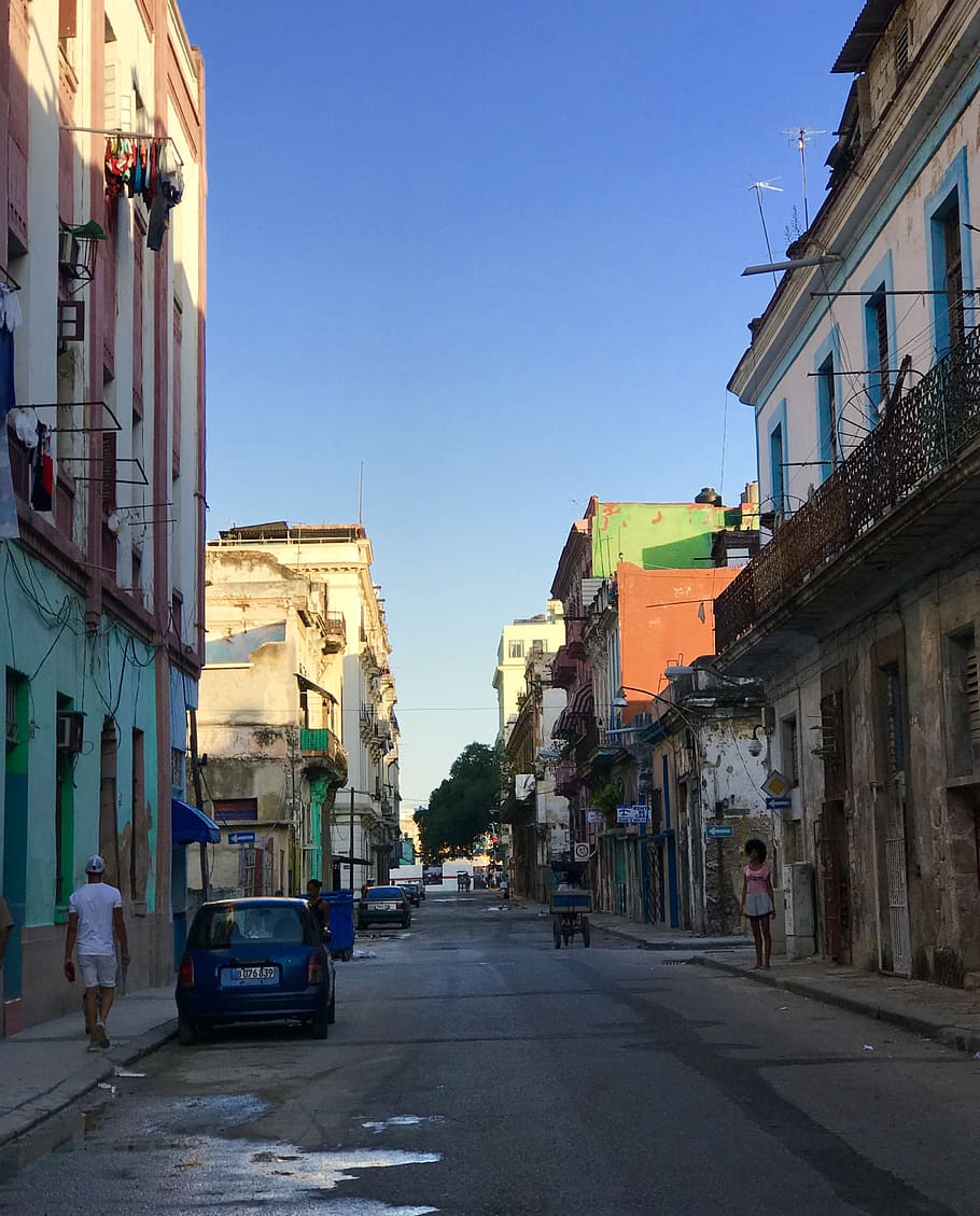 Cuba, străzi, apus de soare, stradă, arhitectură, scenă urbană, oraș, casă, vechi, Europa, îngust, exteriorul clădirii, alee, construită, în aer liber, peisaj urban, Italia, culturi, strada orașului, vehicul cu motor, mașină, cer, transport, clădire, mijloc de transport, cer senin, zonă rezidențială, vehiculul terestru, calea de urmat, direcţie, natură, drum, zi, oameni apropiați, diminuarea perspectivei, 2K