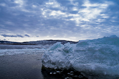 riu, llop, gel, blau, il·lustració, gelades, patró, fred, sol, glaçonera, platja, naturalesa, neu, cel, hivern, aigua, siberia, paisatge, fons, superfície, congelat, crack, iceberg - formació de gel, fred - temperatura, àrtic, Islandia, glacera, mar, laguna de jokulsarlon, escenics, temperatura de fred, escenics - natura, núvol - cel, medi ambient, bellesa a la natura, escena tranquil·la, tranquil·litat, muntanya, cap gent, iceberg, a l'aire lliure, muntanya nevada, poder a la natura, 5K, CC0, domini públic, lliure de regalies
