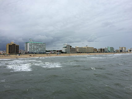 ocean, skyer, vand, himlen skyer, havet, by, hoteller, strand, landskab, arkitektur, bygget struktur, bygning udvendig, bygning, himmel, hav, kontorbygning udvendig, skyskraber, sky - himmel, havnefronten, natur, by skyline, jord, bybilledet, ingen mennesker, udendørs, 2K, CC0, offentligt domæne, royaltyfrie
