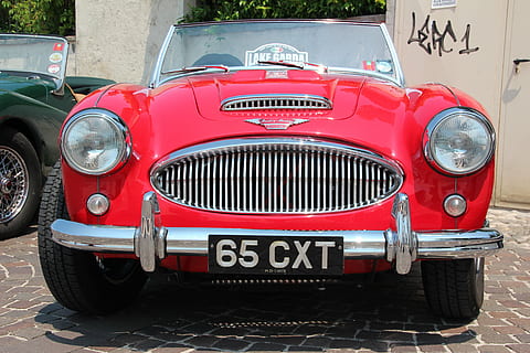 Old Timer, oud, auto, klassiek, oude auto, zeldzaamheid, oldtimer auto, wijze van transport, landvoertuig, motorvoertuig, vervoer, retro gestileerd, rood, vintage auto, stationair, tekst, stad, koplamp, vooraanzicht, dag, metaal, geen mensen, architectuur, buitenshuis, antiek, luxe, 5K, CC0, publiek domein, royaltyvrij