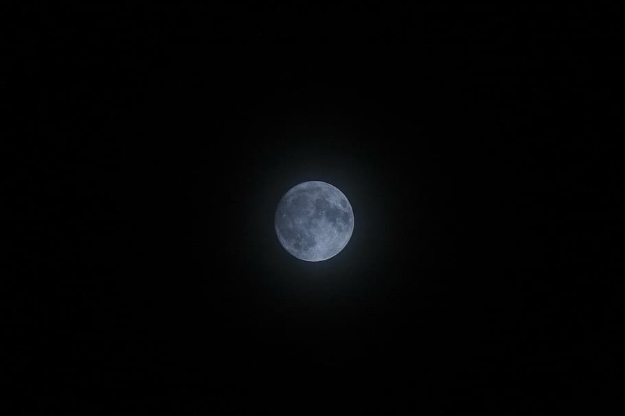 Mond, Luna, voll, Astronomie, Nacht-, planetarischer Mond, Mondoberfläche, Himmel, Platz, Mondlicht, dunkel, Vollmond, Blau, schwarze Farbe, Natur, Planet - Raum, Stern - Raum, Schönheit in der Natur, kopieren sie platz, keine Leute, Ruhe, Szenen - Natur, Kreis, ruhige Szene, gestalten, Geometrische Figur, schwarzer Hintergrund, Weltraum und Astronomie, Astrologie, 4K