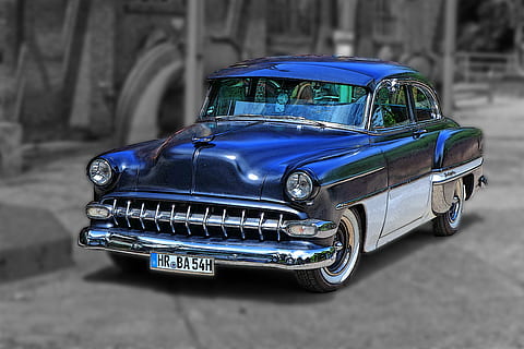 selettivo, fotografia a colori, Vintage ▾, blu, bianca, coupe, auto, vecchi tempi, classico, vecchio, settore automobilistico, veicolo, retrò, americano, rarità, storicamente, auto d'epoca, macchina vintage, nostalgico, modo di trasporto, veicolo a motore, mezzi di trasporto, veicolo terrestre, in stile retrò, faro, concentrarsi sulle conoscenze acquisite, stazionario, nessuno, vista laterale, strada, città, metallo, avvicinamento, architettura, lusso, color argento, cromo, 5K, CC0, dominio pubblico, privo di copyright