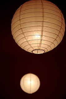Laterne, Ersatzlampe, Kugel, Licht, Dekoration, Beleuchtung, Stimmung, Ornament, Abend, romantisch, die Dunkelheit, Papier-, Nacht-, beleuchtet, Lichtanlage, drinnen, Elektrizität, keine Leute, elektrisches Licht, Flachwinkelansicht, elektrische Lampe, glühend, hängend, die Glühbirne, Pendelleuchte, Nahansicht, dunkel, Licht - natürliches Phänomen, schwarzer Hintergrund, Wohnraum, Decke, 5K, CC0, gemeinfrei, lizenzfrei