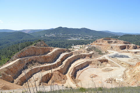 steinbrudd, fjell, jord, prosjektering, miljø, naturskjønnhet - natur, landskap, ro, rolig scene, himmel, natur, ikke-urbane scene, ingen folk, skjønnhet i naturen, land, reisemål, gruvedrift, fjellkjede, industri, dag, ørken, blå, anlegg, utendørs, klima, tørt klima, 5K, CC0, offentlig domene, opphavsrett gratis