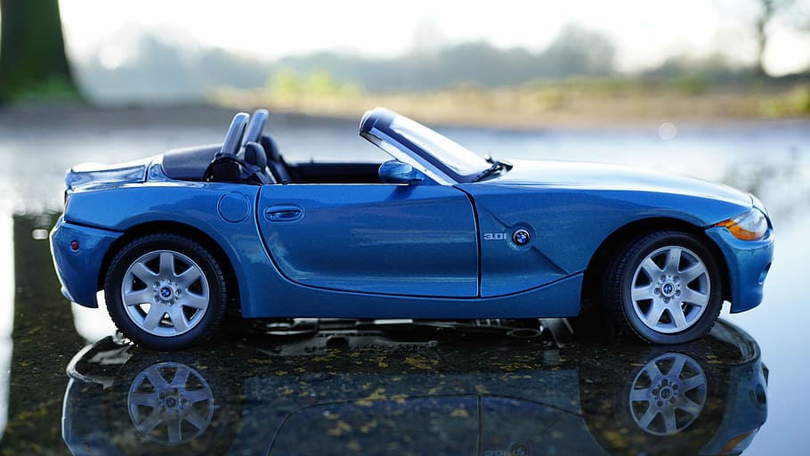 BMW, modello di auto, Tedesco, prestazione, modello, auto, giocattolo, automobile, trasporto, energia, sport, roadster, brillante, mezzi di trasporto, veicolo, accelerazione, velocità, blu, veicolo terrestre, vecchio stile, nessuno, veicolo a motore, modo di trasporto, in stile retrò, convertibile, riflessione, concentrarsi sulle conoscenze acquisite, giorno, avvicinamento, natura, all'aperto, nostalgia, singolo oggetto, ruota, color argento, 5K