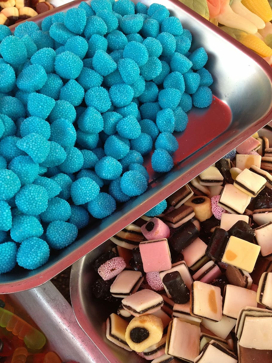 turkis, slik, lakrids, variation, sødt mad, mad og drikke, overbærenhed, indendørs, mad, sød, friskhed, stilleben, usund spisning, dessert, fristelse, stor gruppe af objekter, overflod, ingen mennesker, klar til at spise, multi farvet, tæt på, kage, snack, porcelæn, 2K