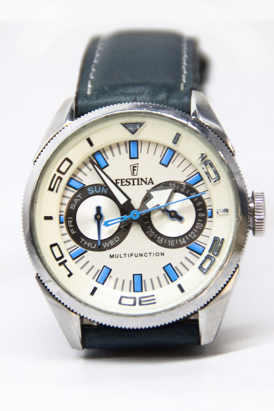 orologio, tempo, marchio, lusso, festina, uomo, maschio, bianca, sfondo bianco, Immagine, girato in studio, orologio da polso, avvicinamento, numero, metallo, singolo oggetto, nessuno, precisione, in casa, ricchezza, comporre, color argento, natura morta, finanza, accessorio personale, ritagliare, acciaio, mano minuta, 5K