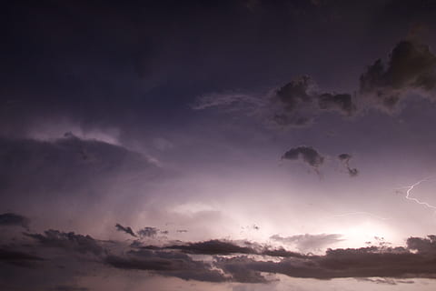 nimbus skyer, lynnedslag, nimbus, skyer, lyn, nat, tordenvejr, vejr, storm, himmel, natur, regn, torden, lys, strejke, Bolt, sky - himmel, dramatisk himmel, cloudscape, mørk, skønhed i naturen, scenics - natur, ingen mennesker, ro, storm sky, baggrunde, overskyet, solnedgang, vind, udendørs, meteorologi, ildevarslende, 4K, CC0, offentligt domæne, royaltyfrie