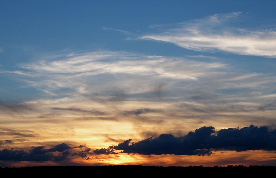 cel, núvols, núvol, drac, fade, núvol, drac, naturalesa, núvol - cel, posta de sol, cloudscape, temps, blau, vespre, escenics, a l'aire lliure, fons, estiu, bellesa a la natura, cel dramàtic, llum solar, imatge en color, escenics - natura, tranquil·litat, escena tranquil·la, color taronja, idíl·lic, cap gent, atmosfera, silueta, medi ambient, por, brillant, meteorologia, 1080P