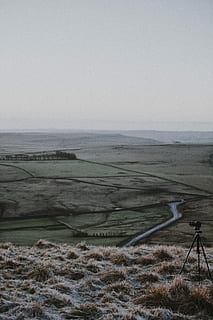 Berg uitzicht, veld-, camera-instellingen, top, klif, uitzicht, weg, grasveld, landschap, mist, wolk, milieu, kalmte, scenics - natuur, land-, rustige scène, hemel, natuur, geen mensen, horizon, schoonheid in de natuur, horizon over land, dag, kopie ruimte, gras, niet-stedelijke scène, water, fabriek, 4K, CC0, publiek domein, royaltyvrij