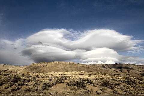 nuvole, bluff, ovest, cielo, natura, paesaggio, all'aperto, occidentale, geologica, elevato, formazioni, panoramico, nuvola - cielo, ambiente, scenics - natura, bellezza nella natura, scena non urbana, la tranquillità, scena tranquilla, nessuno, terra, montagna, giorno, a distanza, roccia, geografia fisica, roccia - oggetto, solido, semi arido, clima arido, clima, 2K, CC0, dominio pubblico, privo di copyright