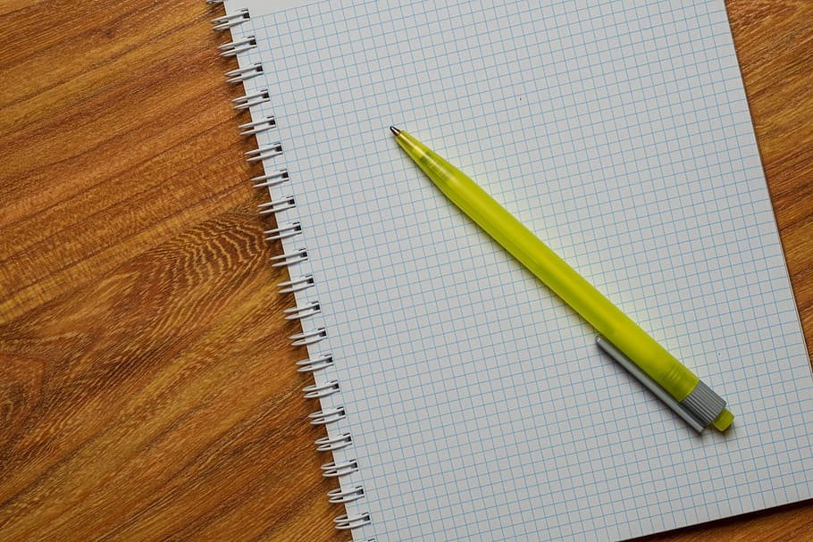 giallo, fare clic su penna, superiore, bianca, carta grafica, carta, verde, clic, penna, penna a sfera, gli appunti, pagine, sfondo, linea, scuola, studiando, apprendimento, formazione scolastica, matita, in casa, vista dall'alto, avvicinamento, quaderno a spirale, natura morta, nessuno, tavolo, bloc notes, due oggetti, libro, pubblicazione, strumento di scrittura, legno - materiale, spirale, materiale scolastico, vuoto, 1080P