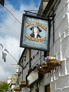Schild, Pub, England, Cornwall, Vergütung, Restaurant, Flachwinkelansicht, die Architektur, Tag, wolke - himmel, draußen, gebaute Struktur, Gebäudehülle, Himmel, Darstellung, keine Leute, Natur, menschliche Darstellung, Blume, blühende Pflanze, Gebäude, Kommunikation, männliche Ähnlichkeit, Text, Glauben, Kunst und Handwerk, Religion, 4K, CC0, gemeinfrei, lizenzfrei