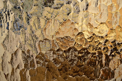 glass, tekstur, vindu, belysning, mønster, bakgrunn, lys, dekorasjon, refleksjoner, gnisten, baklys, refleksjon, farge, fargelegging, reflektere, colorize, fargerik, maleri, abstrakt, full ramme, ingen folk, overflod, stor gruppe gjenstander, dag, utendørs, høy vinkel visning, brun, nærbilde, natur, gul, tre - materiale, dyr, strukturert, samling, gjentakelse, dyre temaer, land, 4K, CC0, offentlig domene, opphavsrett gratis