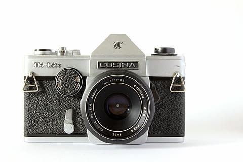 アナログ, カメラ, ヒップスター, アナログカメラ, レンズ, 古い, 郷愁, 古いカメラ, 写真撮影, 写真, レトロ, ビンテージ, 膜, レトロな外観, アンティーク, 閉じる, 録音, メディア, 写真家, クラインビルドフィルム, 白色の背景, 写真のテーマ, カメラ - 写真機器, 古風な, レトロスタイル, 無人, 黒色, 単一オブジェクト, スタジオ撮影, 技術, 切り取る, レンズ - 光学機器, 写真機材, レンズ - 目, 屋内で, 装置, 人造, 静物, 人工物, デジタルカメラ, 一眼レフカメラ, 銀色, 5K