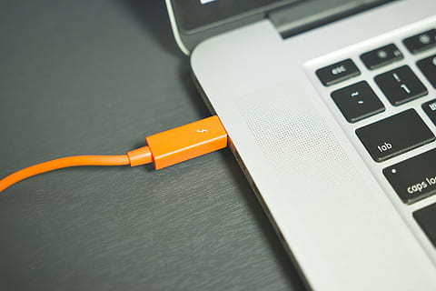 tehnică, calculator, date, conexiune, externe greu, tehnologia fără fir, tehnologie, comunicare, laptop, număr, a închide, echipamente de calcul, masa, în interior, Afaceri, Internet, nici o persoana, dispozitiv portabil de informații, tastatura, accesibilitate, tastatură, vedere în unghi mare, Echipament electric, apasa butonul, cheia computerului, 1080P, CC0, domeniu public, fără drepturi de autor