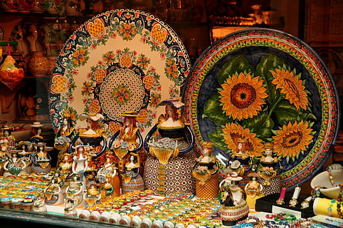 finestra, display, piatti, memorizzare, Al dettaglio, attività commerciale, lusso, bicchiere, regalo, boutique, shopping, vetrina, Venezia, arte e artigianato, scelta, nessuno, variazione, creatività, religione, in vendita, credenza, rappresentazione, scultura, rappresentazione umana, statua, mestiere, spiritualità, in casa, preparativi, mercato, somiglianza maschile, luogo di culto, esposizione al dettaglio, ornato, 4K, CC0, dominio pubblico, privo di copyright