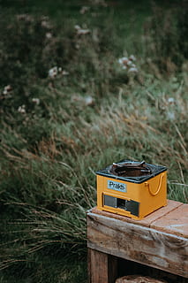 praktikoolkul, brænding, komfur, selektiv, fokus fotografering, gul, brændeovn, Brun, panel, camp ild, Mark, græs, bord, træ-, jord, dag, ingen mennesker, plante, natur, fokus på forgrunden, træ - materiale, beholder, udendørs, vækst, selektiv fokusering, høj vinkel visning, boks, fravær, tæt på, meddelelse, miljø, 4K, CC0, offentligt domæne, royaltyfrie