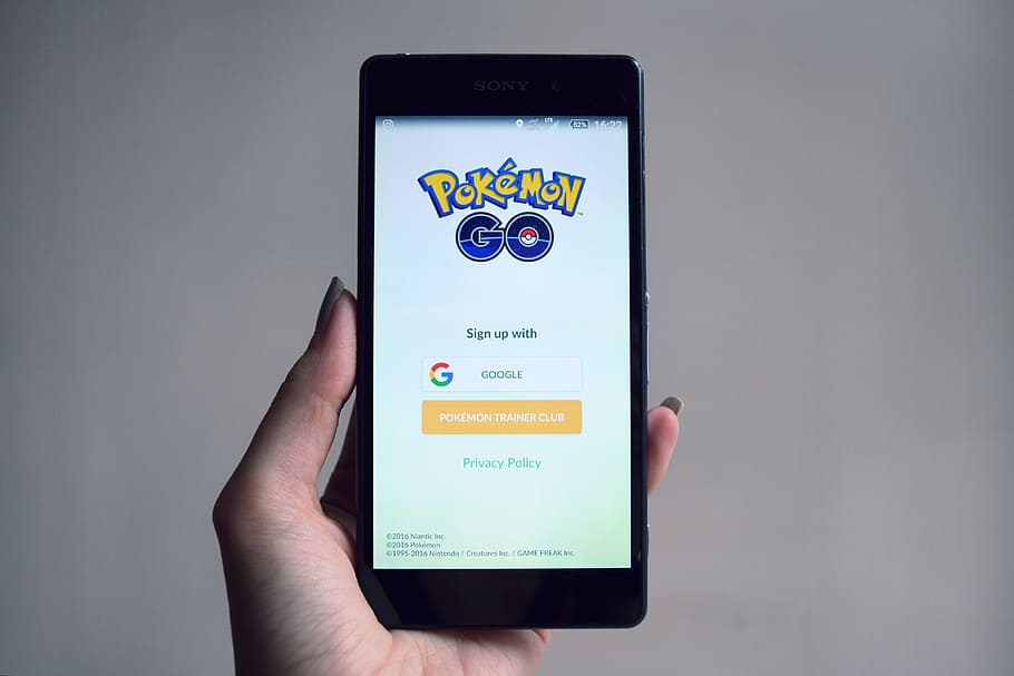 smartphone, aplicació, joc, jugador, realitat augmentada, gps, mòbil, tendències mòbils, en línia, pokemon, pokemon go, realitat virtual, tecnologia sense fils, tecnologia, mà humana, dispositiu d’informació portàtil, comunicació, telèfon intel·ligent, mà, connexió, part del cos humà, Internet, pantalla, pantalla tàctil, telèfon mòbil, celebració, aplicació per a mòbils, xarxa d’ordinadors, tir de l'estudi, telèfon, pantalla digital, tocar, pantalla de cristall liquid, comunicacions globals, 5K
