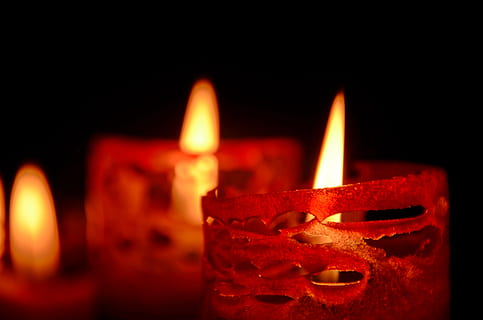 candela, fuoco, fiamma, luce, umore, candela di cera, Natale, lume di candela, candela rossa, inferno, calore, bruciare, rosso, atmosfera, vigilia di Natale, caldo, modello, cera, Avvento, sera, decorazione, dicembre, notte, ardente, fuoco - fenomeno naturale, calore - temperatura, avvicinamento, in casa, illuminato, celebrazione, nessuno, religione, spiritualità, sfondo nero, girato in studio, credenza, natura, raggiante, buio, fusione, 4K, CC0, dominio pubblico, privo di copyright