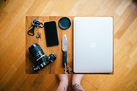juoda, Android išmanusis telefonas, sidabro MacBook, butas, gulėti, fotografija, dslr kamera, išmanusis telefonas, peilis, Android, sidabras, „MacBook“, plokščia, knolling, kamera, lentelė, Raktas, fotoaparatas - fotografijos įranga, mediena - medžiaga, technologijos, stalas, kopijavimo vietos, nėra žmonių, nešiojamas kompiuteris, kompiuteris, biuras, įranga, verslą, kietmedžio grindys, patalpose, tiesiogiai virš, Sportas, aukšto kampo vaizdas, fotografijos temos, ryšį, belaidžio ryšio technologija, natiurmortas, mediena, komunikacijos, švirkštimo priemonė, fotografijos įranga, nešiojamas informacijos įrenginys, asmeninis priedas, 5K, CC0, Viešasis domenas, nemokamai