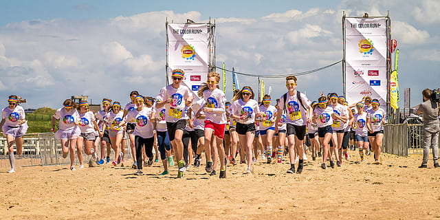 people, running, dirt road, daytime, Runners, Jogging, Start, marathon, young, beach, sports Race, sport, competition, competitive Sport, outdoors, group Of People, event, large group of people, horse racing, day, crowd, real people, sky, cloud - sky, adult, front view, men, standing, full length, nature, women, young adult, healthy lifestyle, 4K, CC0, public domain, royalty free