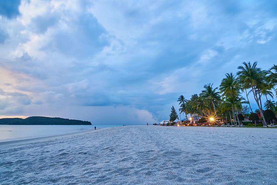 putih, pasir pantai, di samping, samudra, ada, pantai, tenaga surya, awan, laut, langit, perdamaian, alam, pemandangan, garis pantai, Latar Belakang, indah, lingkungan, pariwisata, wallpaper, pasir, musim, perjalanan, liburan, matahari terbenam, cahaya, musim panas, air, Asia, matahari terbit, pesisir, Malaysia, Thailand, biru, foto, fotografi, iklim tropis, pohon palem, pohon, tanah, awan - langit, keindahan di alam, scenics - alam, adegan yang tenang, menanam, ketenangan, idilis, tidak ada orang, tujuan wisata, di luar rumah, pohon kelapa, pohon tropis, 5K