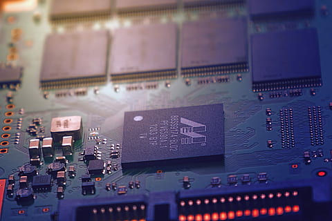 schwarz, grau, Computer-Motherboard, Nahansicht, Fotografie, integrieren, Schaltungen, Tafel, Leiterplatte, elektronisch, Technologie, pcb, Chip, Hightech, Computer, Zukunft, Innovation, Platin, RAM, Zentralprozessor, Elektronik-Industrie, Computerchip, Verbindung, Ausrüstung, Industrie, keine Leute, Computerausrüstung, Hauptplatine, drinnen, Steuerung, Computerteil, selektiver Fokus, Kommunikation, Komplexität, Stillleben, elektrische Komponente, elektrische Ausrüstung, Mischen, 1080P, CC0, gemeinfrei, lizenzfrei