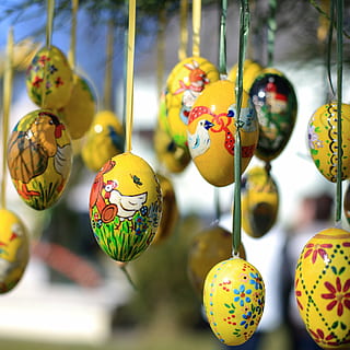fotografie de aproape, multicolor, agăţat, ouă, oua de Paste, Paști, ou de Paște, pictura în ouă de Paște, colorat, ou, primăvară, decor, decor de paști, culoare, deco, de est, pictură, cuib de paste, galben, artă și sculptură, creativitate, multi colorate, vacanţă, reprezentare, a închide, să se concentreze asupra primelor elemente, celebrare, nici o persoana, reprezentarea animalelor, în interior, ambarcațiune, alimente, 2K, CC0, domeniu public, fără drepturi de autor