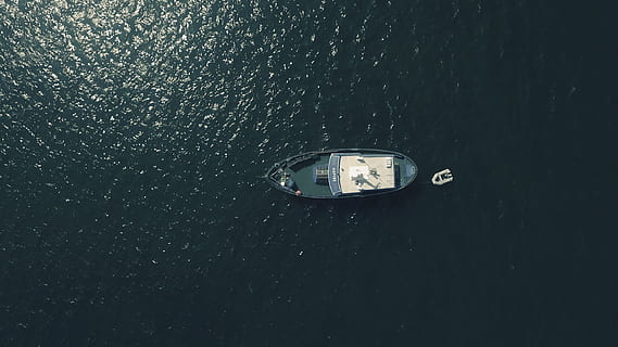 Antenne, Fotografie, Segelboot, Wasser, oben, Aussicht, Boot, Karosserie, tagsüber, Grün, Weiß, Segeln, Gewässer, Nahansicht, Hintergründe, drinnen, keine Leute, Fotografie-Themen, beleuchtet, Transportmittel, Transport, Natur, Wasserfahrzeug, Reflexion, Ufergegend, Meer, Zeit, Tag, sehen, fallen, Reise, Fenster, 2K, CC0, gemeinfrei, lizenzfrei