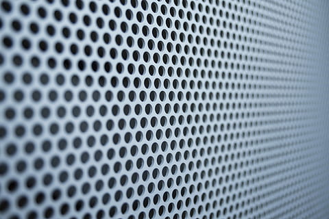grauer Gitterrost, Löcher, Punkte, Kreis, Muster, Metall, Hintergründe, abstrakt, texturiert, Vollbild, Loch, Technologie, Nahansicht, Draht, Maschendraht, stehlen, keine Leute, Gitter, Wiederholung, dunkel, Hexagon, Legierung, Metallgitter, Struktureffekt, abstrakte Hintergründe, silberfarben, Chrom, Blech, Eisen - Metall, 5K, CC0, gemeinfrei, lizenzfrei