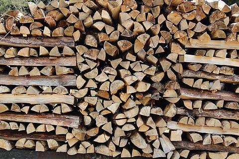 fusta, pila, treballs forestals, bosc, llenya, estoc, dividir, arbre, treballar, apilats, capes, torre, registre, gran grup d'objectes, marc complet, abundància, indústria de la fusta, material de fusta, fons, pila de fusta, desforestació, cap gent, Munt, marró, arranjament, patró, ordre, 1080P, CC0, domini públic, lliure de regalies