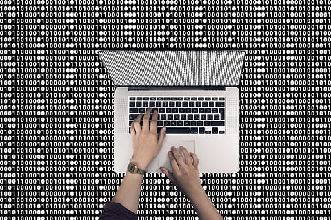 person, använder sig av, Macbook Air, binär, händer, tangentbord, kran, stiga på, inmatning, Lagra, ett, null, digital, elegant, internet, nätverk, krascha, administratör, ge sig på, information, angrepp, smed, operativ system, binär kod, binärt system, bitar, dator, datavirus, datorvirus, datautbyte, smittad, datavetenskap, kommunikation, program, programmering, överföra, trojan, leverans, webb, över hela världen, www, betala, social, media, mode, se, modern, ansikte, frisyr, mänsklig, docka, porträtt, profil, webbdesign, mänsklig kroppsdel, mänsklig hand, mänskligt finger, inomhus, en person, mönster, kroppsdel, hand, riktiga människor, trådlös teknik, teknologi, låg sektion, vuxen, förbindelse, personligt perspektiv, direkt ovanför, livsstilar, bärbar dator, finger, mänsklig fot, 5K, CC0, offentligt domän, royaltyfria