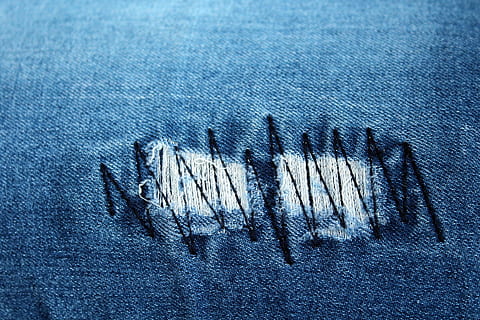parche, pantalones, modelo, material, web, el fondo, azul, de cerca, nadie, antecedentes, texto, comunicación, adentro, texturizado, textil, fotograma completo, escritura occidental, primer plano extremo, día, creatividad, letra mayúscula, firmar, negocio, resumen, efecto texturizado, mensaje, 1080P, CC0, dominio público, libre de derechos