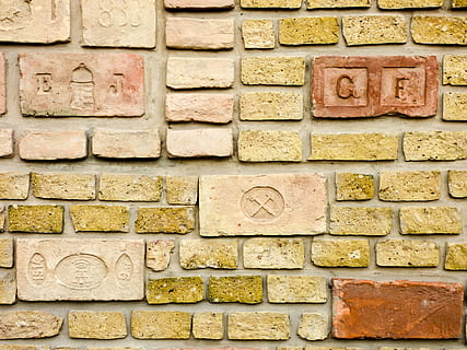 ladrillos de concreto beige, cerca, ladrillo, fondo, estructura, antiguo, pared de ladrillo, edificio, pared, color, rústico, naranja, tradicional, textura, arquitectura, pared - característica de la construcción, estructura construida, material de piedra, nadie, antecedentes, fotograma completo, texturizado, modelo, exterior del edificio, sólido, texto, día, comunicación, número, al aire libre, rojo, hormigón, 4K, CC0, dominio público, libre de derechos