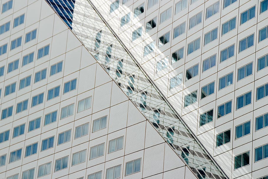 foto, bianca, calcestruzzo, edifici, lato, grattacielo, costruzione, facciata, riflessione, architettura, finestra, bicchiere, geometria, specchio, symetry, esterno dell'edificio, struttura costruita, città, Inquadratura dal basso, edificio per uffici esterno, vetro - materiale, ufficio, moderno, giorno, nessuno, fotogramma intero, all'aperto, natura, attività commerciale, sfondi, 4K