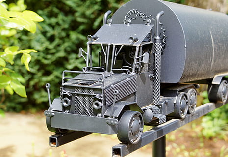 Briefkasten, Brief, Kisten, Post, Briefkästen, Schmiedekunst, Metall, einwerfen, draussen, Kunst, Handarbeit, LKW, stehlen, Militär-, gepanzerter Panzer, Heer, Waffe, Transport, Krieg, Fokus auf den Vordergrund, Tag, draußen, Natur, Landfahrzeug, Nahansicht, keine Leute, Kampf, Konflikt, Panzer, die Vergangenheit, Feld, Transportmittel, Geschichte, Kanone, Schlacht, 5K, CC0, gemeinfrei, lizenzfrei