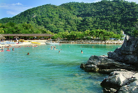 labadee, ocean, plaża, Karaiby, Wybrzeże, Haiti, piasek, raj, woda, Palma, wakacje, zrelaksować się, krajobraz, wyspa, tropikalny, egzotyczny, lato, Góra, cyraneczka, pływanie, morze, Natura, linia brzegowa, ludzie, opalanie się, podróżować, drzewo, roślina, Grupa ludzi, tłum, duża grupa ludzi, piękno natury, dzień, prawdziwi ludzie, nabrzeże, wycieczka, styl życia, scenics - natura, spędzania wolnego czasu, na dworze, 2K, CC0, domena publiczna, darmowe zdjęcia