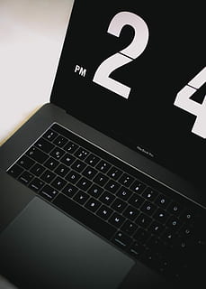 Macbook Pro, trasformato, macbook, professionista, tastiera, schermo, computer, lavoro, ufficio, tavolo, scrivania, nero, tempo, 2, pm, Due, attività commerciale, minimo, oggetto, design, Prodotto, lettera, numero, comunicazione, tecnologia, tecnologia wireless, il computer portatile, connessione, in casa, tastiera del computer, alfabeto, testo, avvicinamento, attrezzatura informatica, colore nero, sceneggiatura occidentale, vista dall'alto, dispositivo di informazione portatile, nessuno, tasto del computer, 4K
