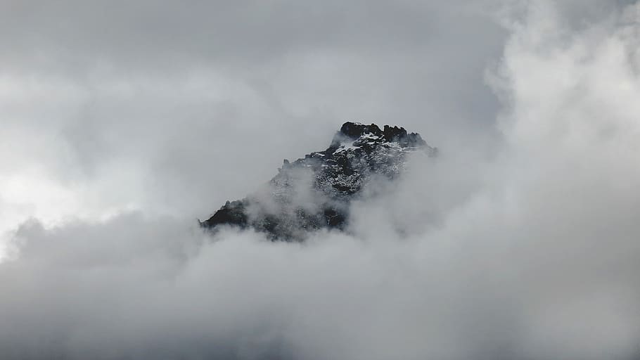snedækket, bjerg sommeren kigger, skyer, franz josef gletsjer, bjerg omgivet tåge, Sky, bjerg, spids, klippe, tåge, himmel, magi, uklar, overskyet, bjergtop, mystiker, mystisk, udendørs, uden for, stenet, sky - himmel, ingen mennesker, miljø, natur, skønhed i naturen, scenics - natur, jord, landskab, Skov, vinter, ro, ikke-urbane scene, bjergkæde, dag, nåletræ, 2K