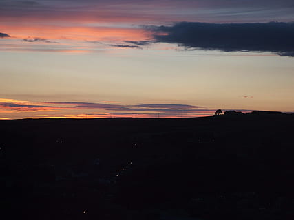solnedgang, mørk himmel, skyer, mørk, himmel, skumring, cloudscape rosa himmel, nattehimmel, sol, kald, silhouette, scenics, natur, rolig scene, sky - himmel, naturskjønnhet - natur, skjønnhet i naturen, ro, miljø, landskap, ingen folk, oransje farge, land, idylliske, horisont, ikke-urbane scene, dramatisk himmel, kopiere plass, fjell, 1080P, CC0, offentlig domene, opphavsrett gratis