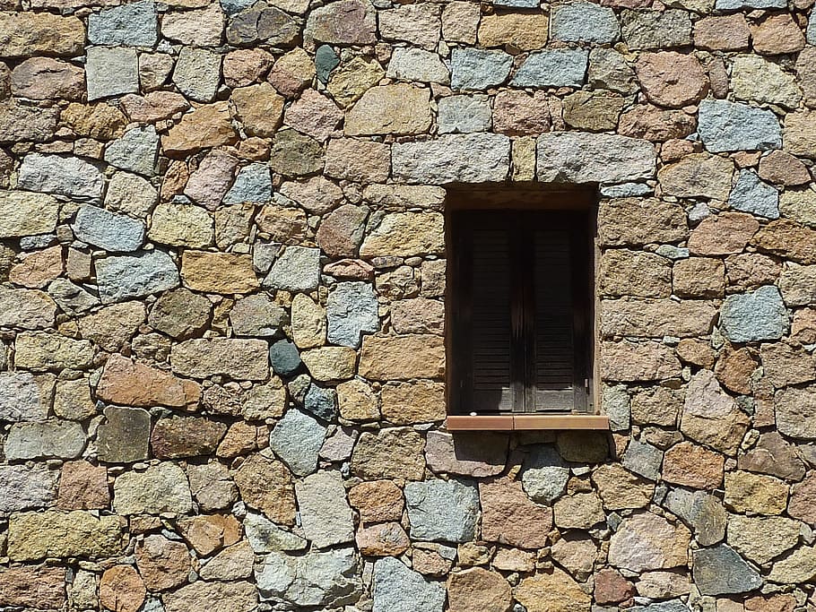 finestra, cors, paret, estructura construïda, arquitectura, dia, edifici, cap gent, exterior de l'edifici, paret de pedra, casa, a l'aire lliure, funció de construcció de parets, textura, sòlid, forma, llum solar, forma geomètrica, patró, naturalesa, marc complet, 1080P