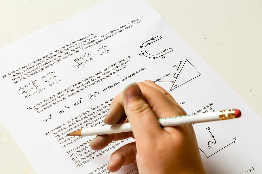 persona, celebració, blanc, llapis, deures, escola, problema, nombre, paper, física, ciència, científic, prova, universitat, escriure, professor, full, estudiar, concepte, educació, complex, examen, fórmula, matemàtiques, coneixement, mà humana, part del cos humà, enfocament selectiu, mà, bolígraf, text, gent, primer pla, a l'interior, aprenentatge, document, guió occidental, comunicació, Finances, nen, dit, 2K