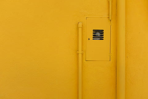 muro dipinto di arancio, muro dipinto di giallo, parete, costruzione, tubo, giallo, colore, struttura, miscela, linea, composizione, minimo, Fujifilm, x100f, Venezia, venezium, tubature, burano, caratteristica della parete, architettura, nessuno, struttura costruita, giorno, porta, esterno dell'edificio, Entrata, chiuso, all'aperto, copia spazio, fotogramma intero, metallo, colore vibrante, sicurezza, avvicinamento, protezione, luce del sole, 2K, CC0, dominio pubblico, privo di copyright