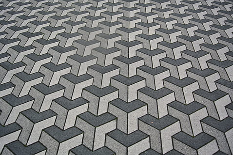 estacionamiento, parche, suelo, piso, estructura, modelo, fotograma completo, antecedentes, texturizado, nadie, repetición, vista de alto ángulo, forma geometrica, de cerca, diseño, forma, gris, metal, sendero, día, al aire libre, calle, forma cuadrada, en una fila, suelo de baldosas, 4K, CC0, dominio público, libre de derechos
